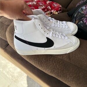 Nike Blazer Vibtage Mid ‘77 sz 10.5 Men's White and Black High-Top Sneakers NWB